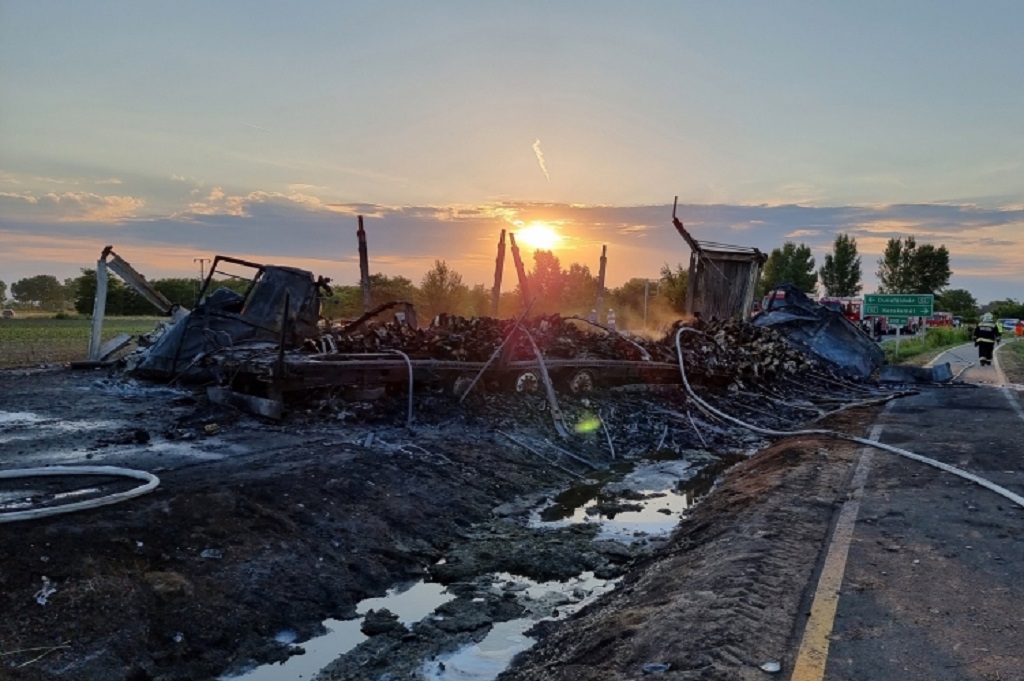 Hármas tragédia Bács-Kiskunban! Teljes útzár az 53-as főúton!